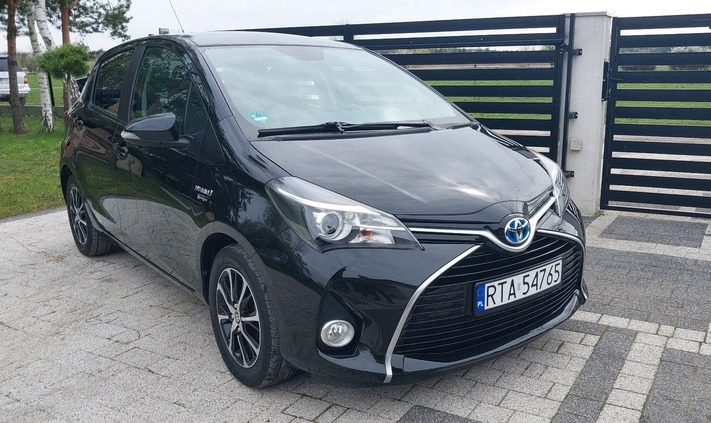 Toyota Yaris cena 47900 przebieg: 58000, rok produkcji 2015 z Tarnobrzeg małe 56